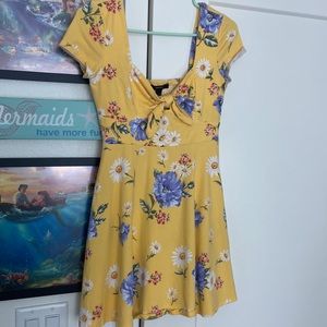 Yellow flower dress. Size M